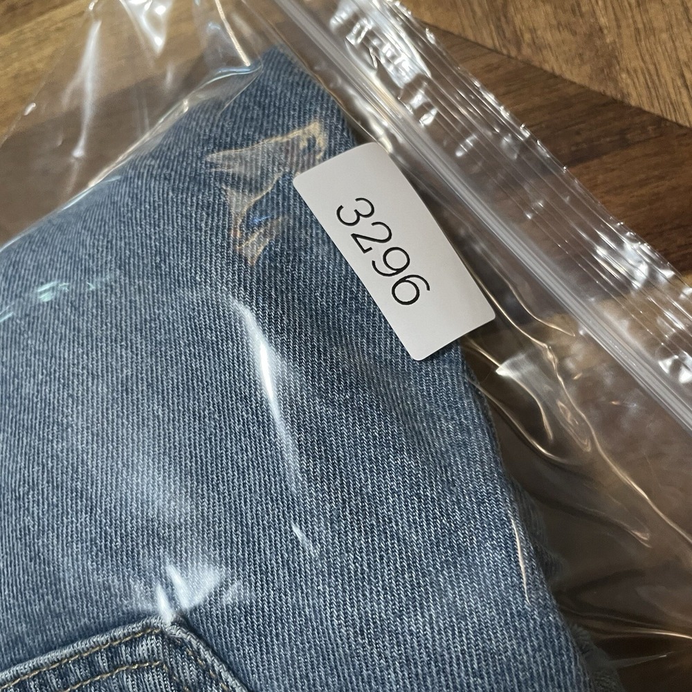 Levis Jeans Baggy 94 Denim Loose Light Wash‎ Distressed Womens 26 - Picture 9 of 9